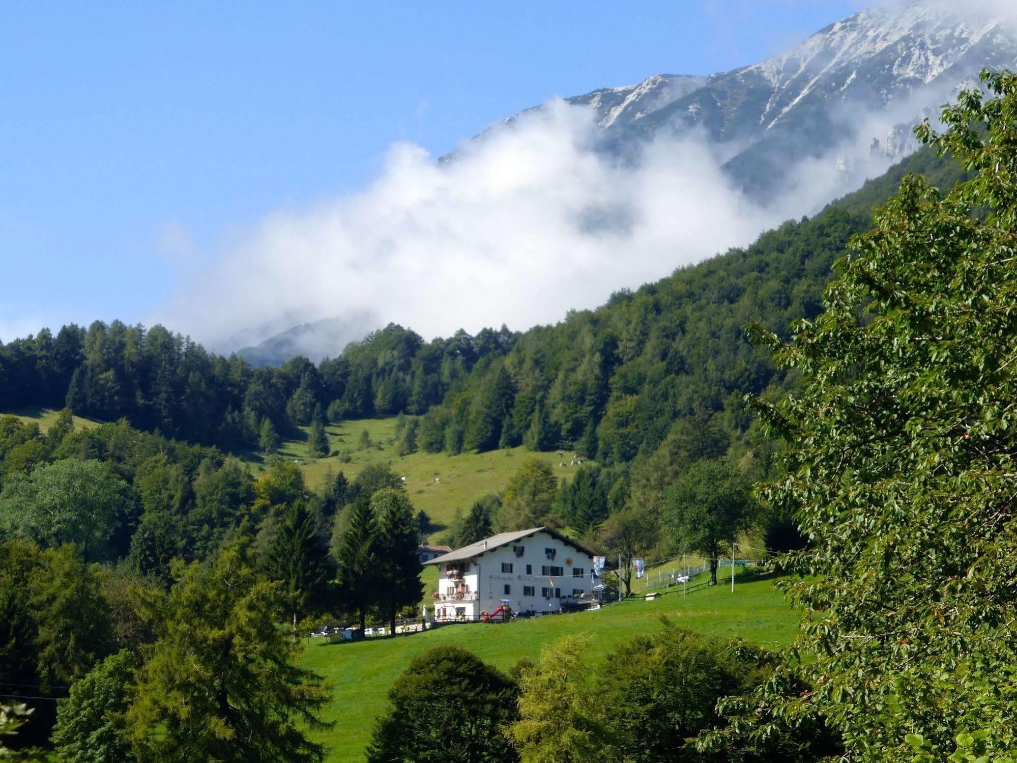 Hotel Rifugio Monte Baldo Avio Esterno foto